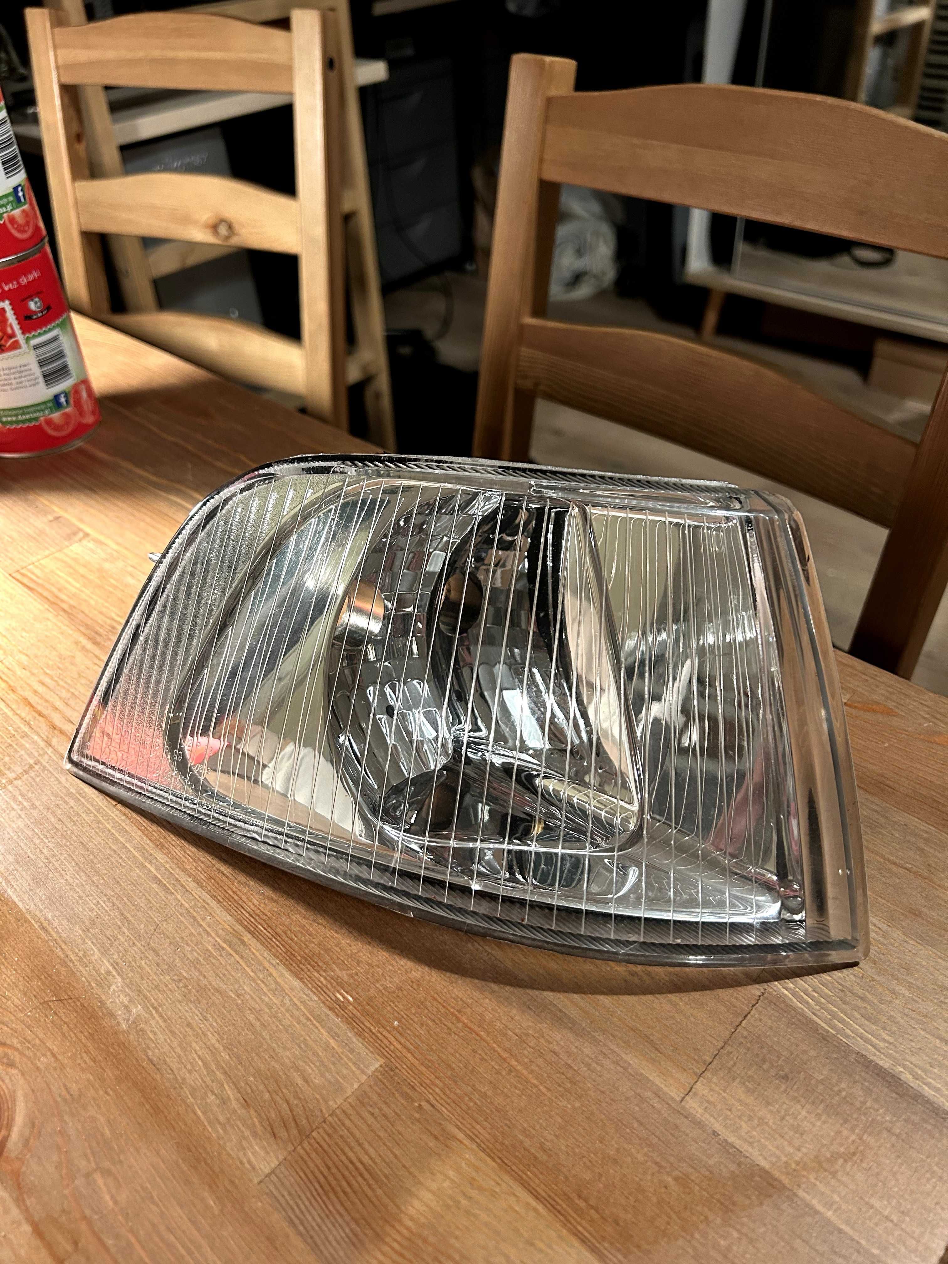 Klosz prawej przedniej lampy kierunkowskazu Volvo S40/V40 I polift