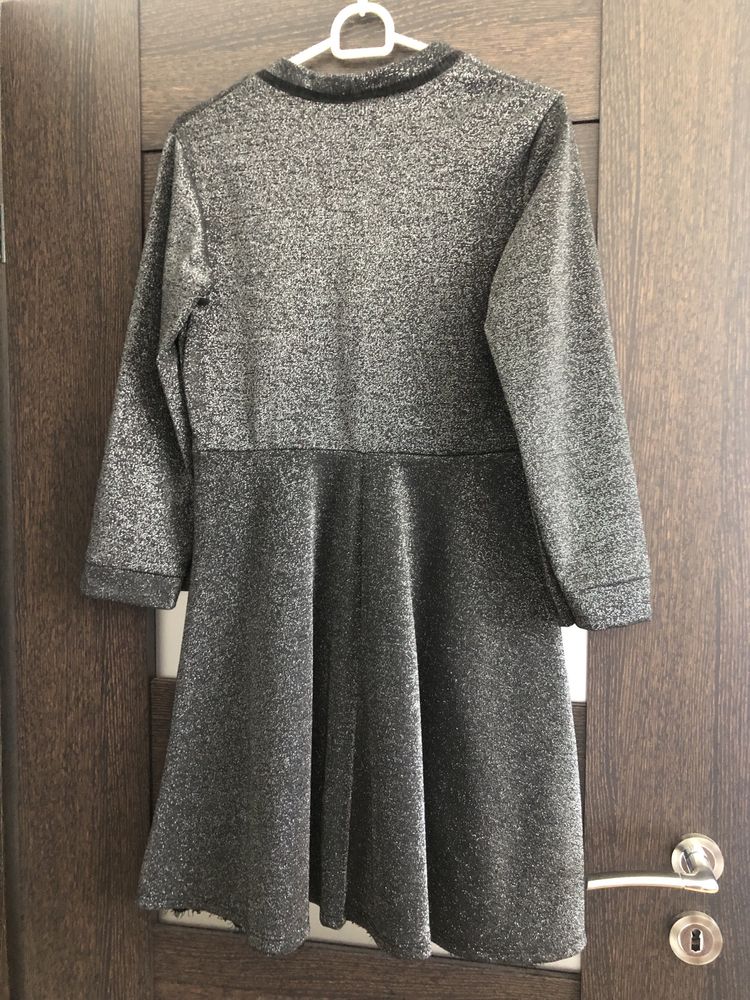 Czarno-srebrna sukienka, 38