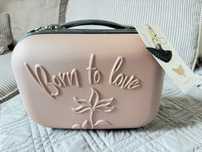 Bagaż podręczny: NOWA kosmetyczka / mini walizka LPB – „Born to love”