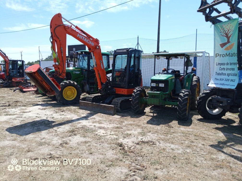 Serviço mini giratória e trabalhos agrícolas