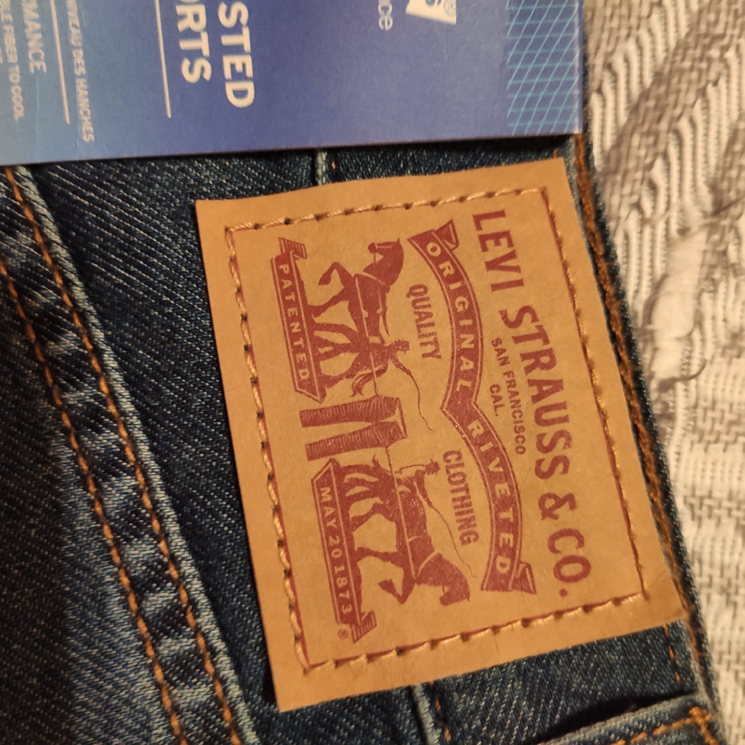Стильные джинсовые женские шорты фирмы levi's