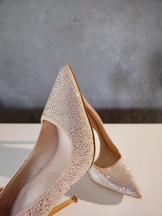 Buty na obcasie z kryształkami firmy next