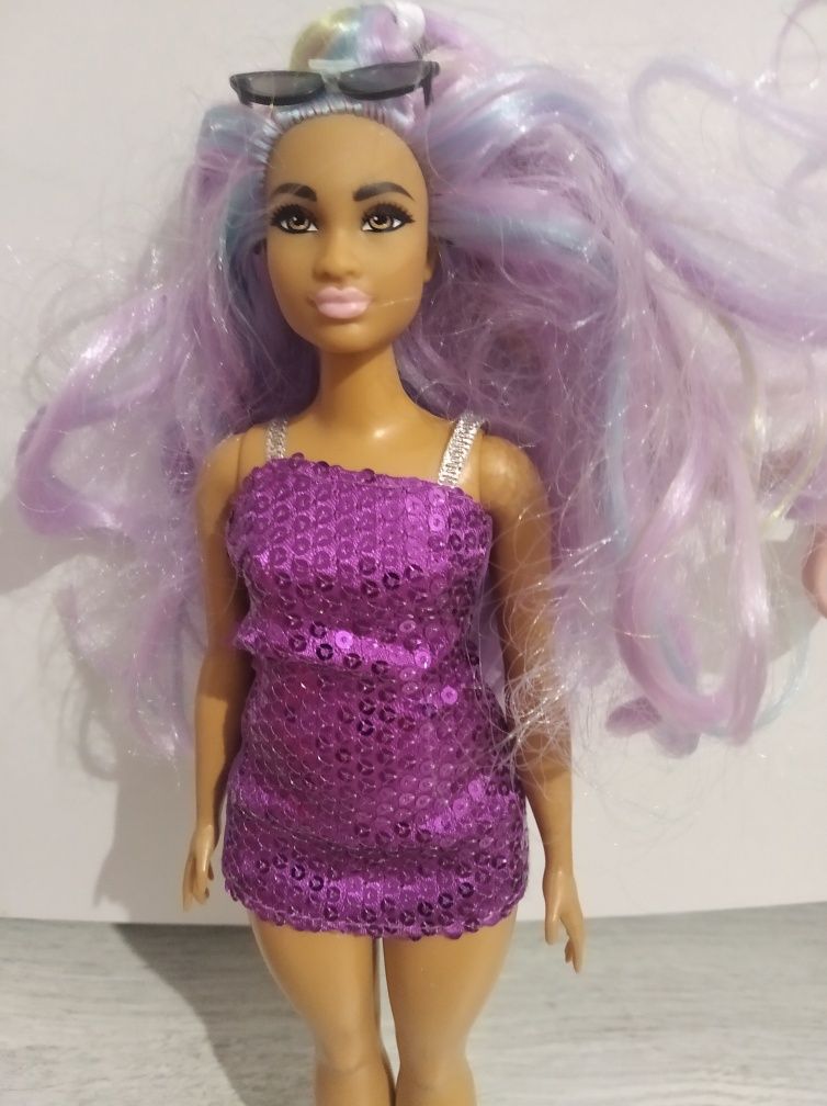 Zestaw lalka Barbie color reveal inna