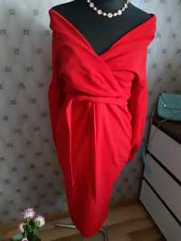 Czerwona materiałowa sukienka