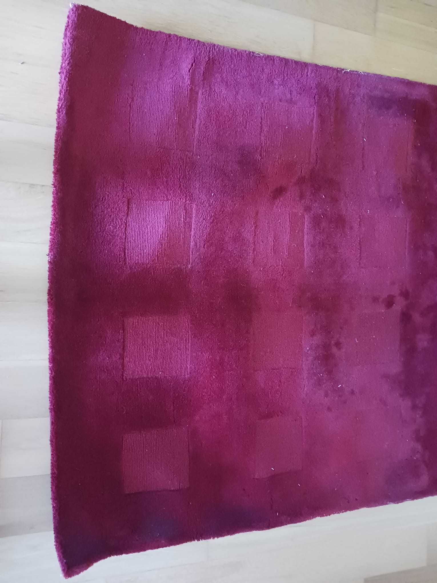 Tapete de sala vermelho