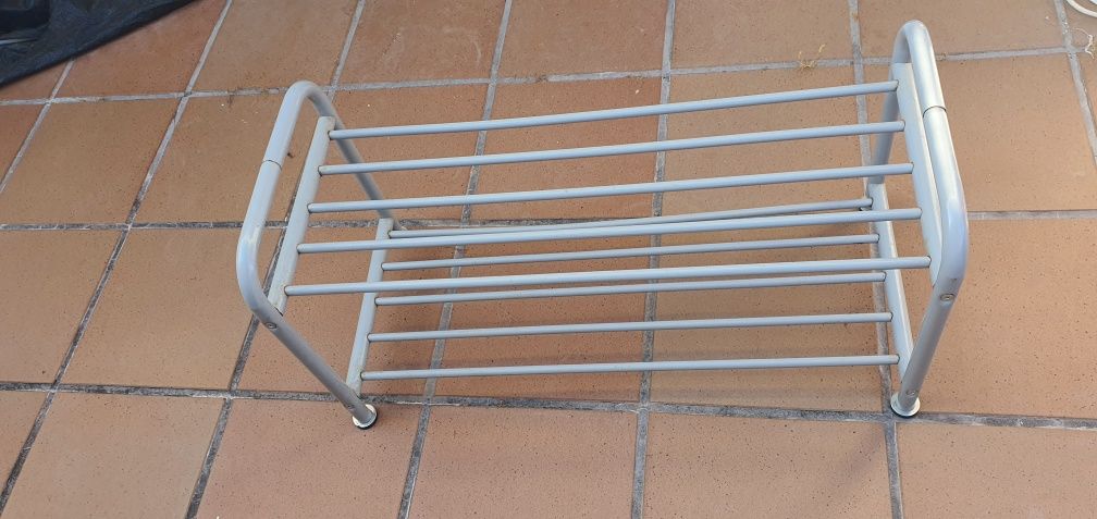 Sapateira metálica