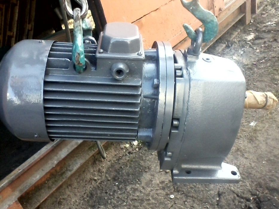 Циліндричний мотор-редуктор 1МЦ2С для шнеків та конвеєрів