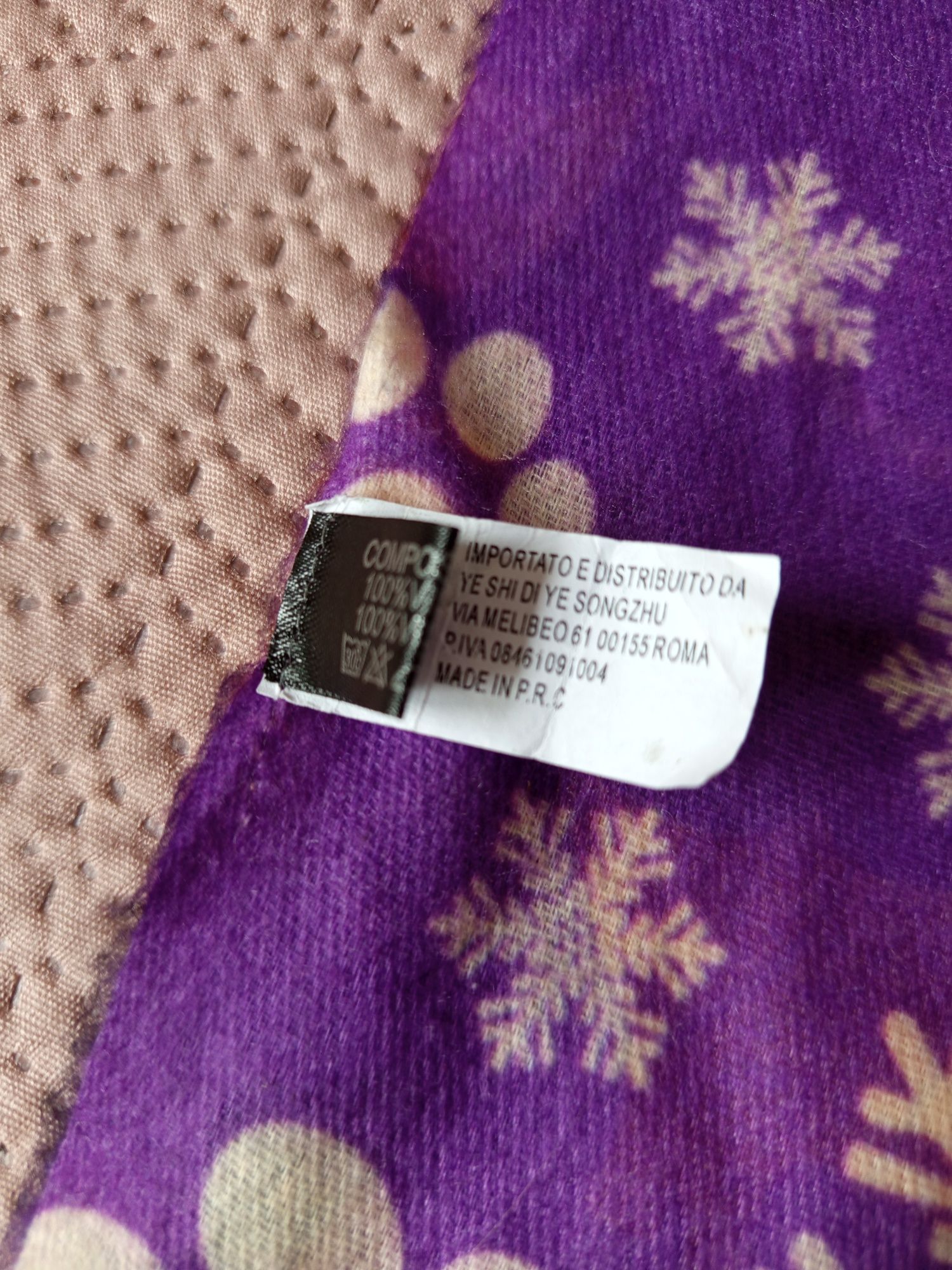 Szal pled z nadrukiem koty w sweterkach