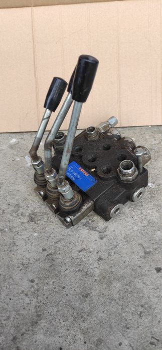 Rozdzielacz hydrauliczny 3-sekcyjny ręczny Presko 40L 03P40