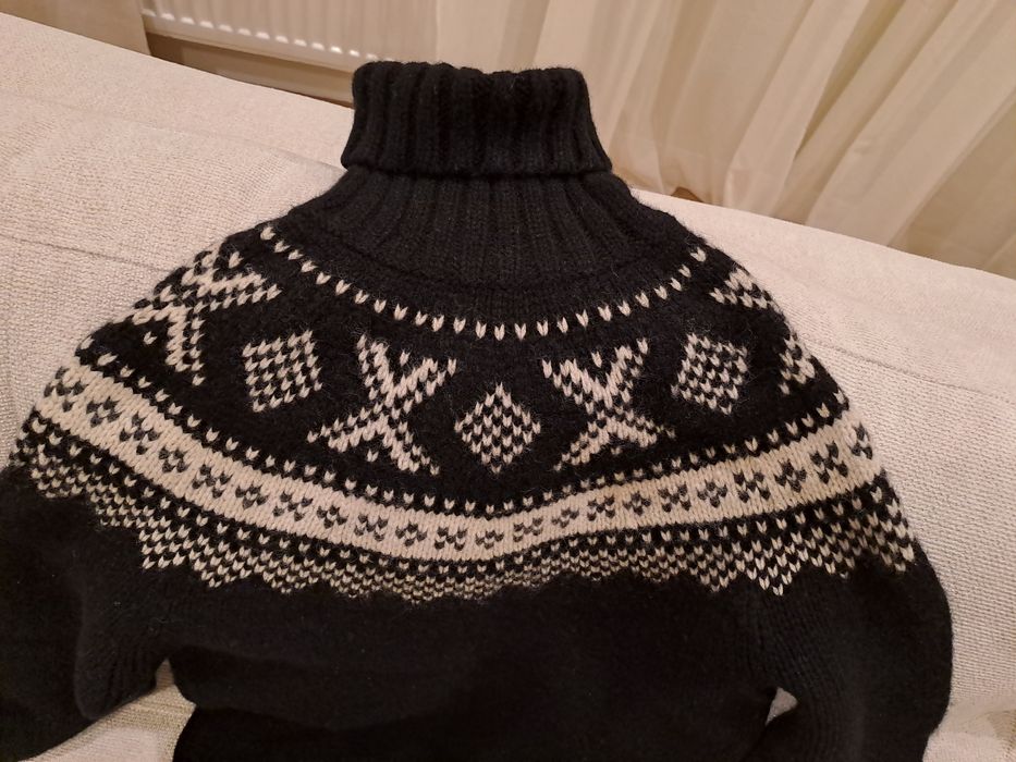 Женский свитер шерстяной