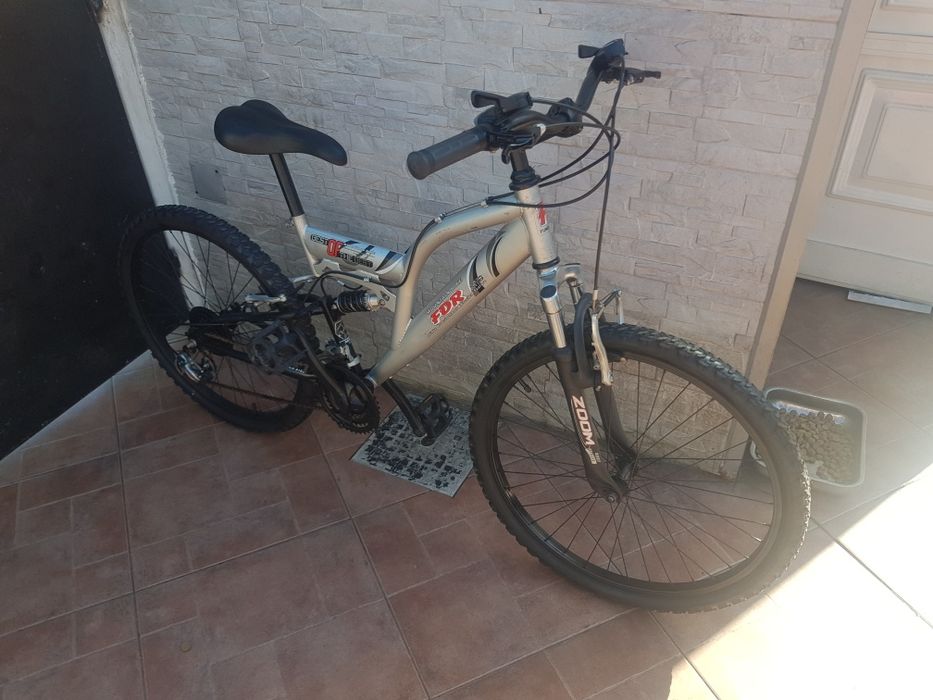 Bicicleta roda 24 com dupla suspensão impecável