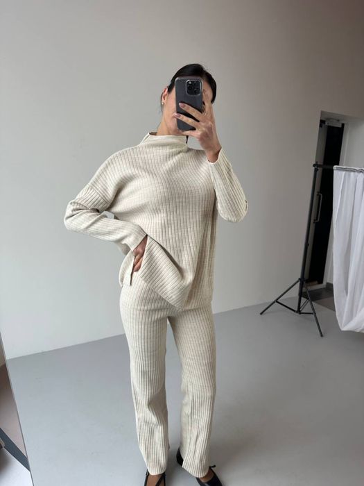 Костюм в рубчик зі штанами в розмірі one size - в бежевому кольорі