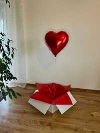 Balon z helem w pudełku czerwone serce 45 cm.
