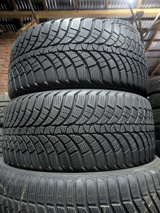 Шини зимові 255 40 r 19 Kumho резина колеса gtyres