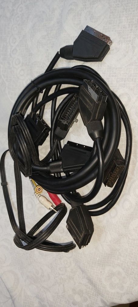 Antena para TV amplificada,e varios cabos scart