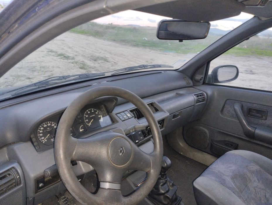 Renault Clio 1.2 98 para arranjo ou peças