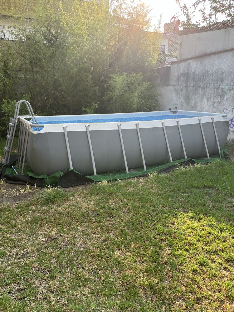 Piscina retangular com acessorios