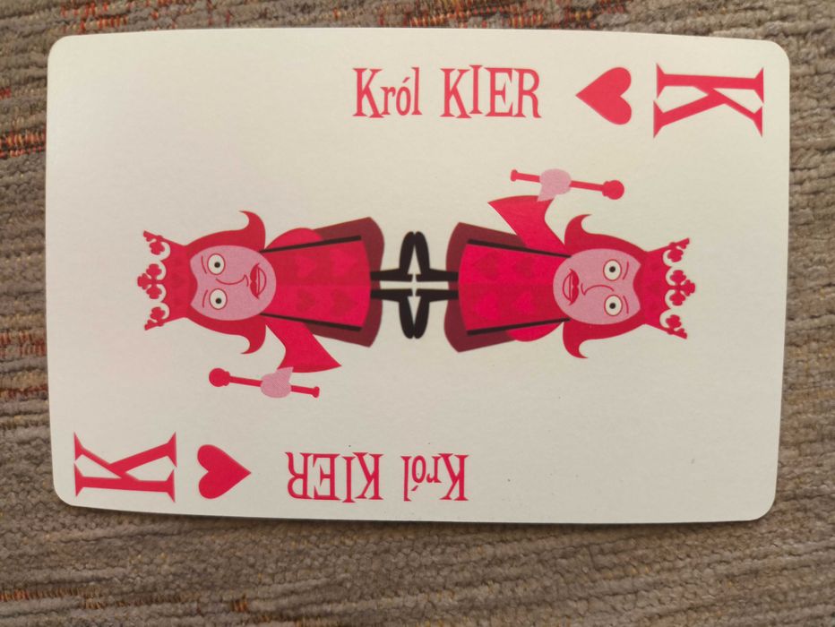 Ciekawe karty do gry, papierowe z logo Play