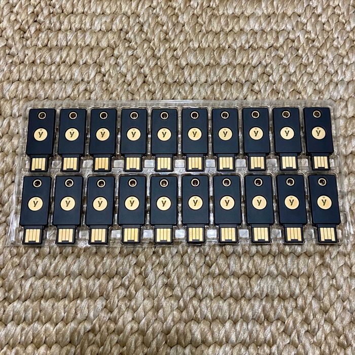 Ключ безпеки Yubikey 5 NFC Yubico Прошивка 5.1.2 (USB-A)