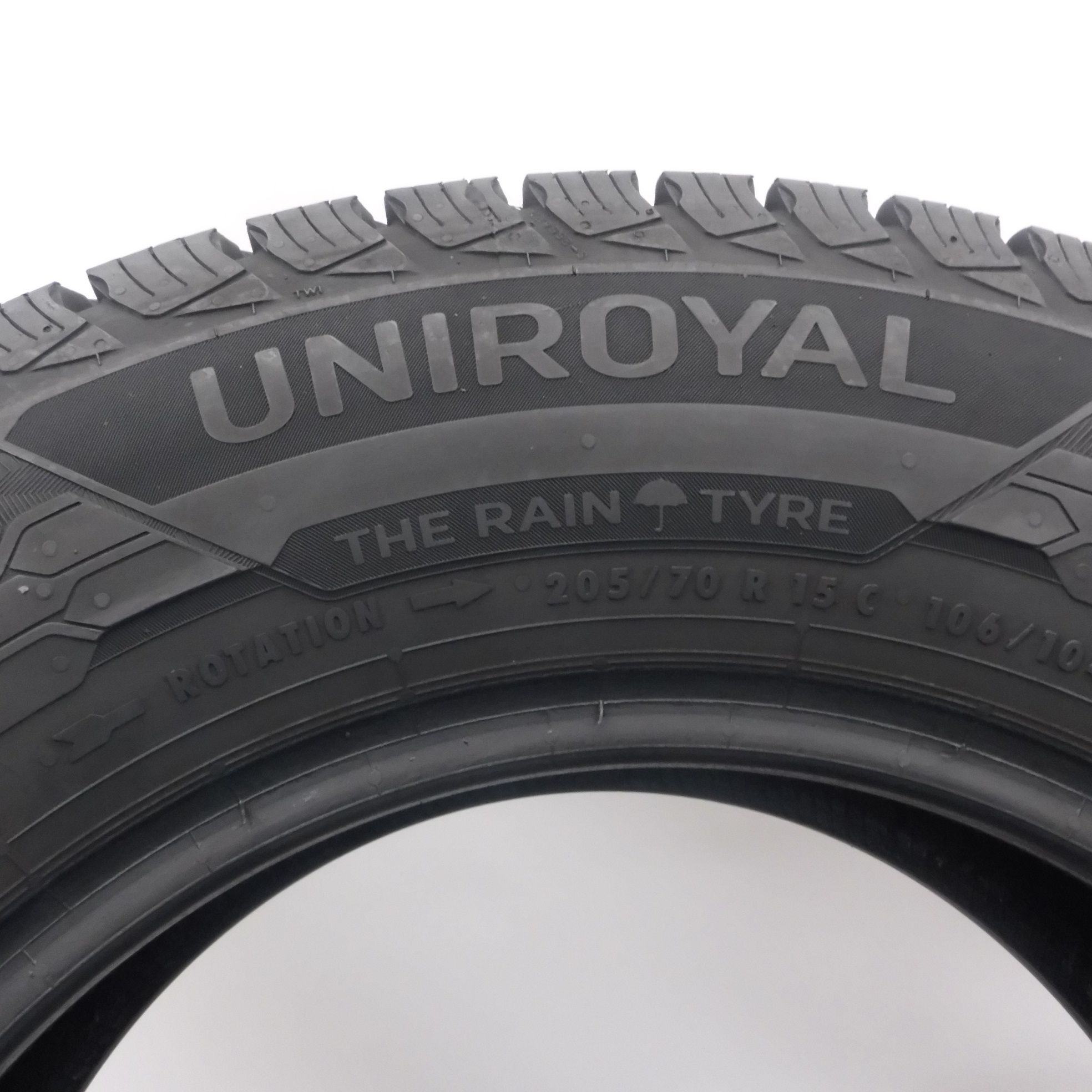 Opony 205/70/15C Uniroyal 205/70R15C 106/104R Snow Zimowe 2020 7,8-8mm