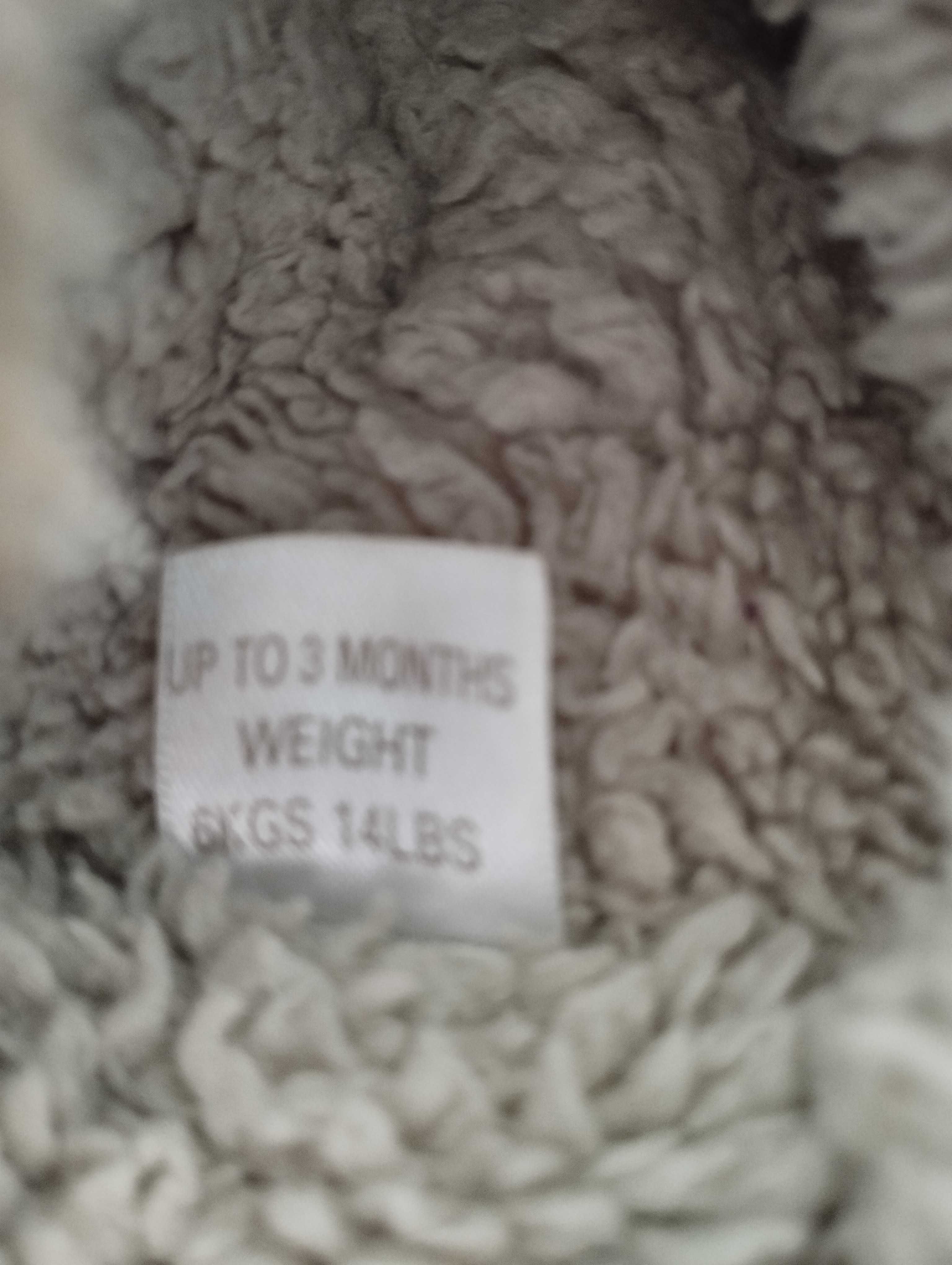 Kombinezon niemowlecy NEXT do 3 miesięcy / 6 kg + czapeczka