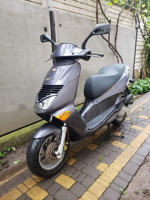 Скутер Aprilia Leonardo 125