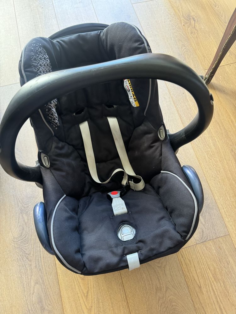 Maxi-Cosi com suporte para por no carro