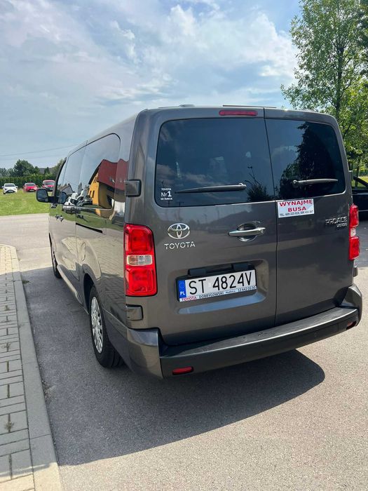 Wynajem busa 9 osobowego Toyota Proace Verso 2022