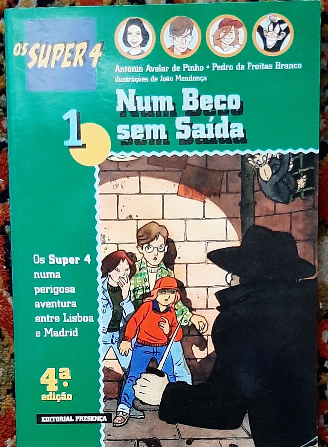 Livro da Coleção Os Super 4.  "Num Beco Sem Saída" 1°