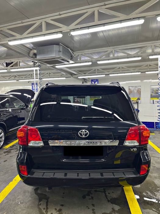 Тойота крузак 200 майже новий, можливий обмін на нерухомість в центрі