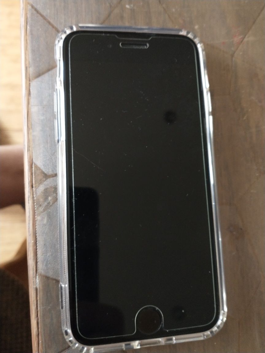 Iphone se 2020 jak nowy