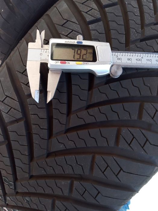 Opony wielosezonowe całoroczne  235 /55/r18 2 szt