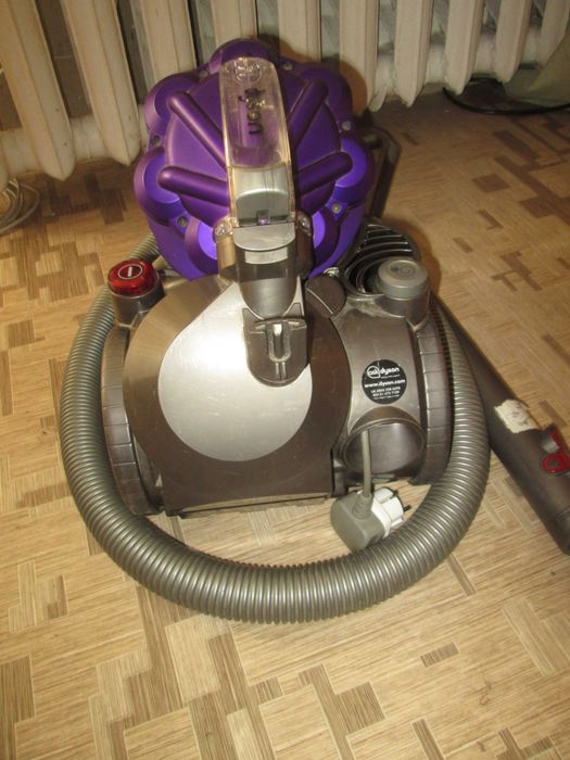 Пылесос Dyson с турбо щеткой