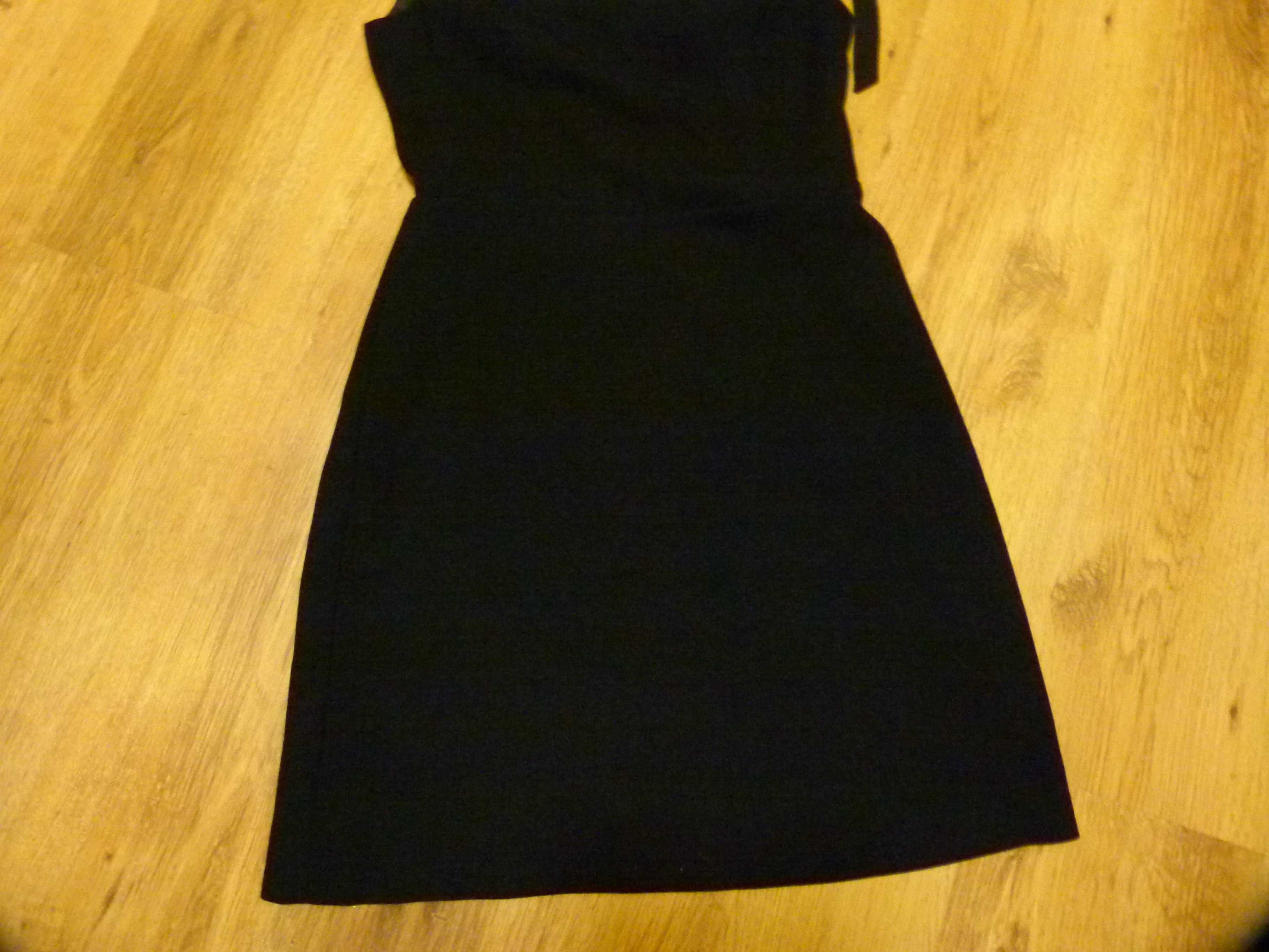 Oasis sukienka czarna elegancka z haftami z kołnierzykiem rozm 34 XS