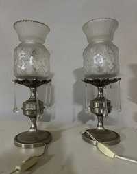 dois candeeiros de mesa cabeceira com pendentes