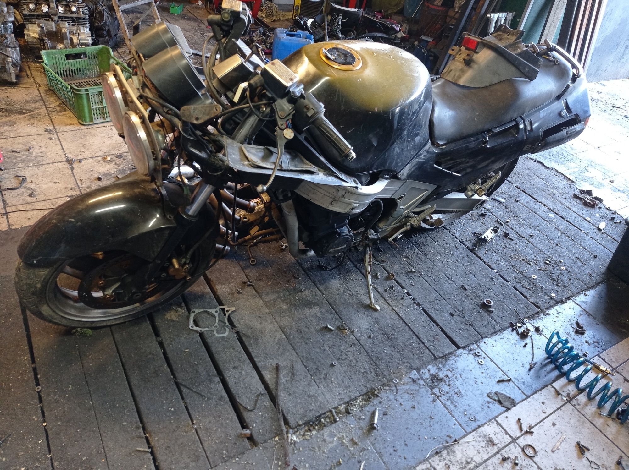 Kawasaki zx10 1000 Tomcat części wał gaźnik moduł zegary wydech tryby