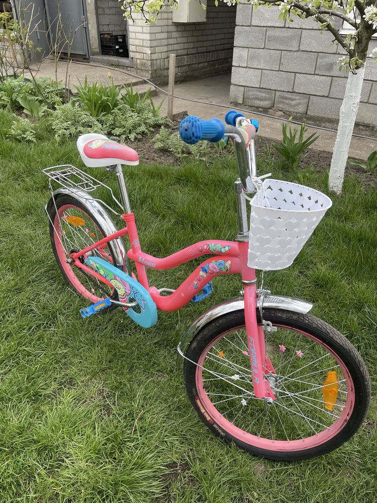 Дитячий велосипед рожевого кольору