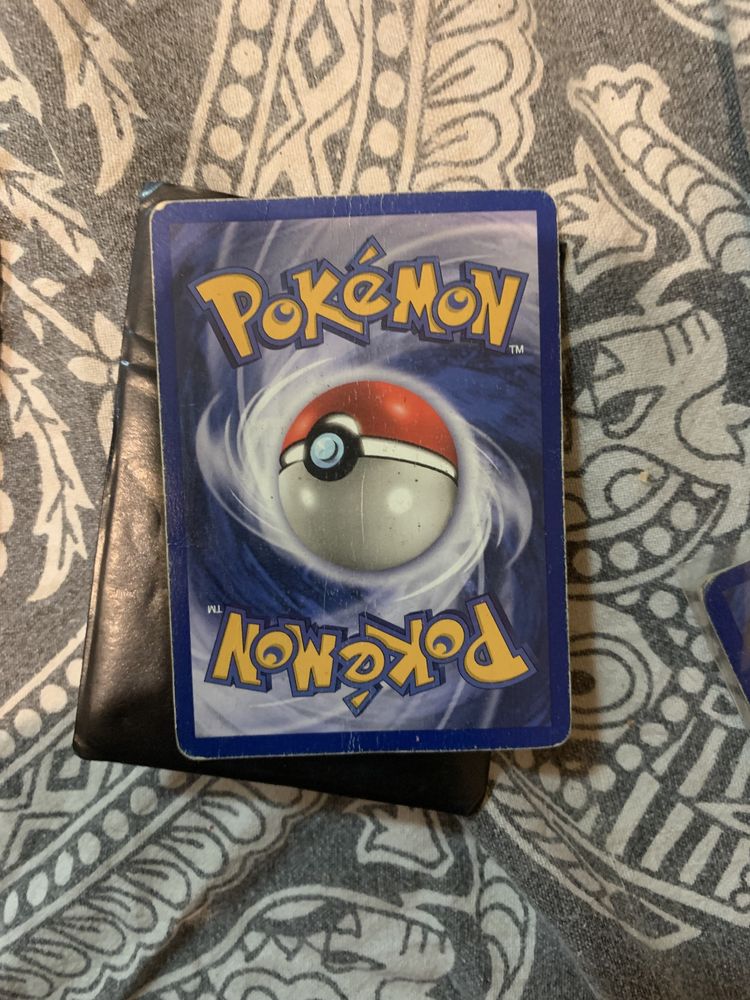 Vendo cartas pokemon - duas raras primeira edição