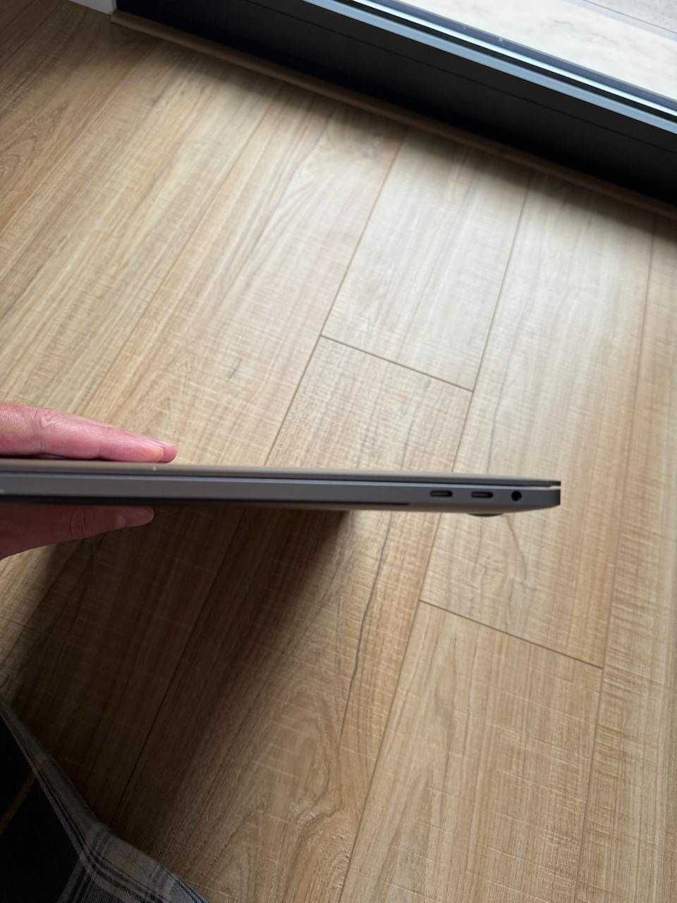 MacBook Pro 16 i7 16GB 512GB