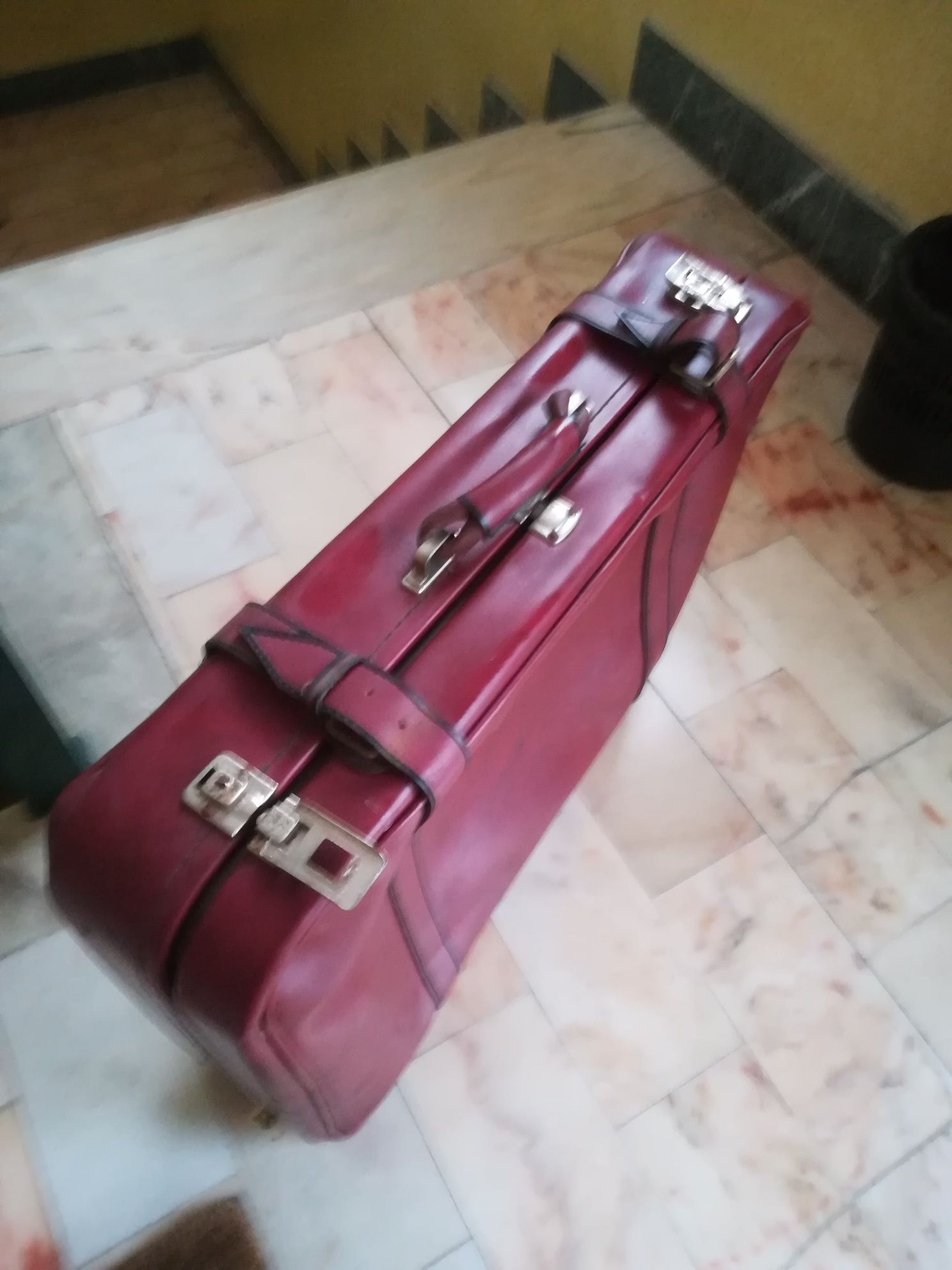 Mala antiga em bom estado