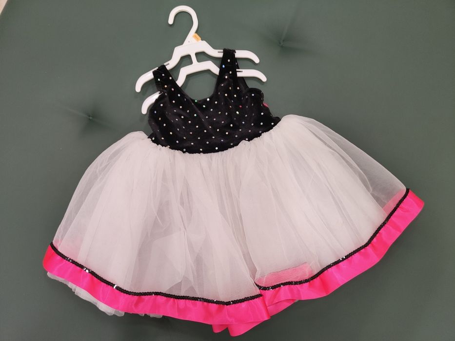 Дитяча святкова сукня.