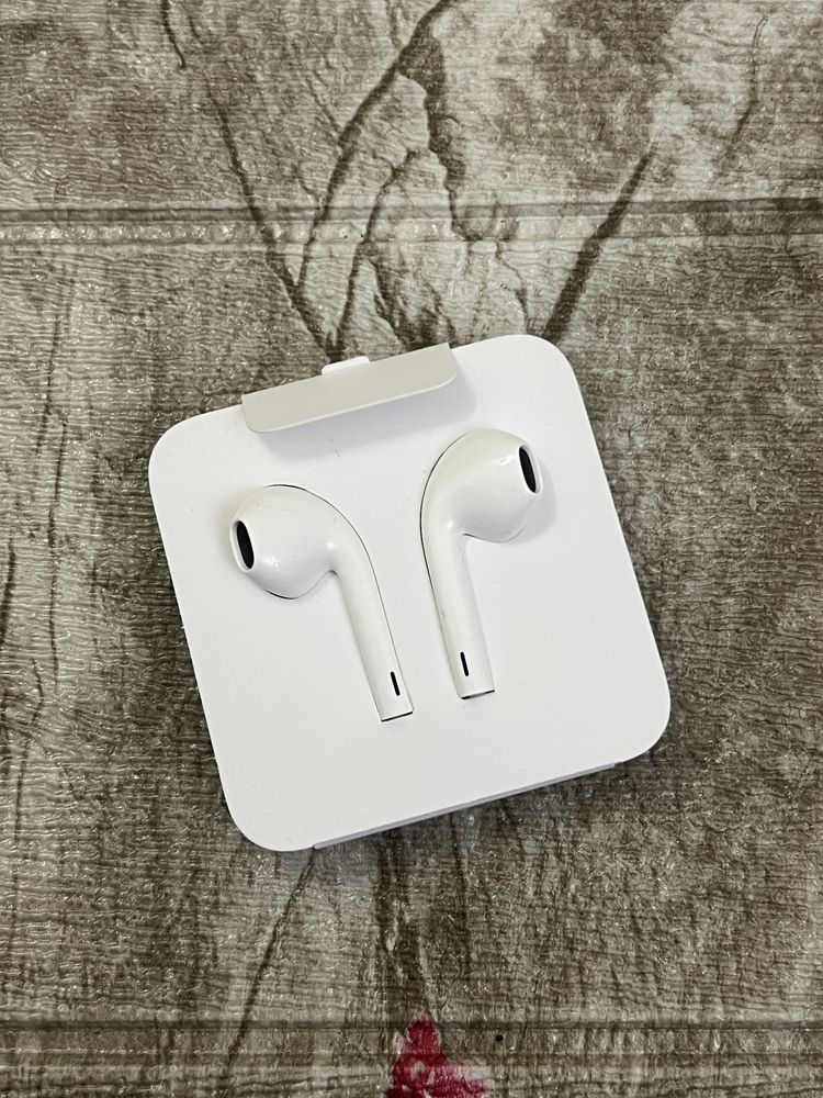 Наушники Apple Earpods с Lightning Оригинал, абсолютно новые