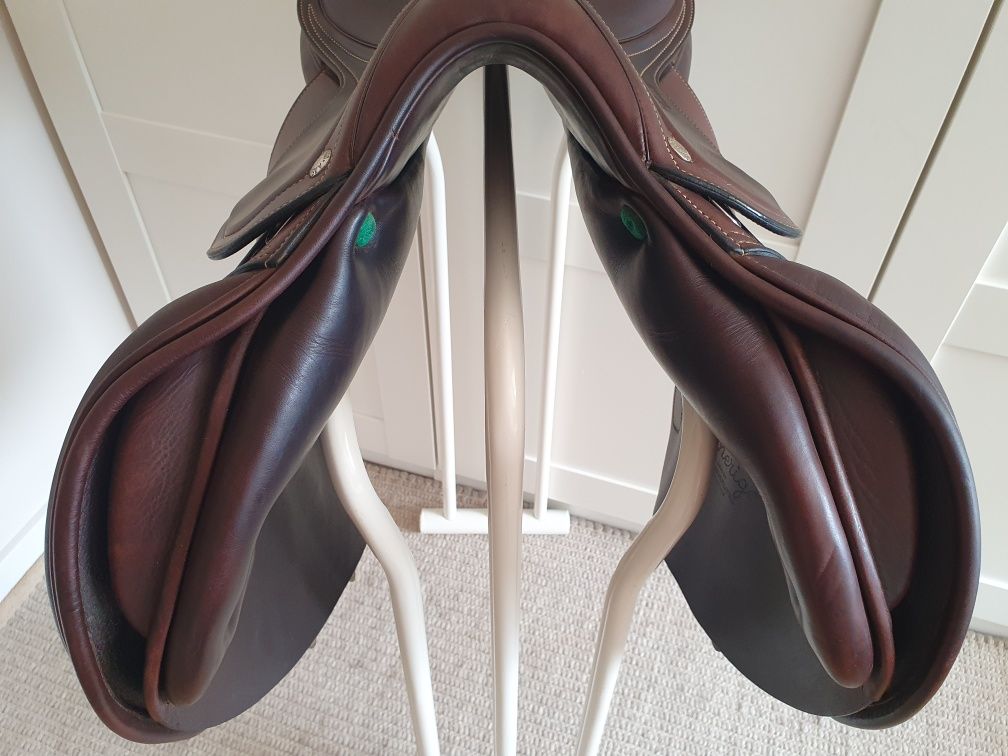 Amerigo CC Professional Pinerolo. Siodło skokowe. Wełna.