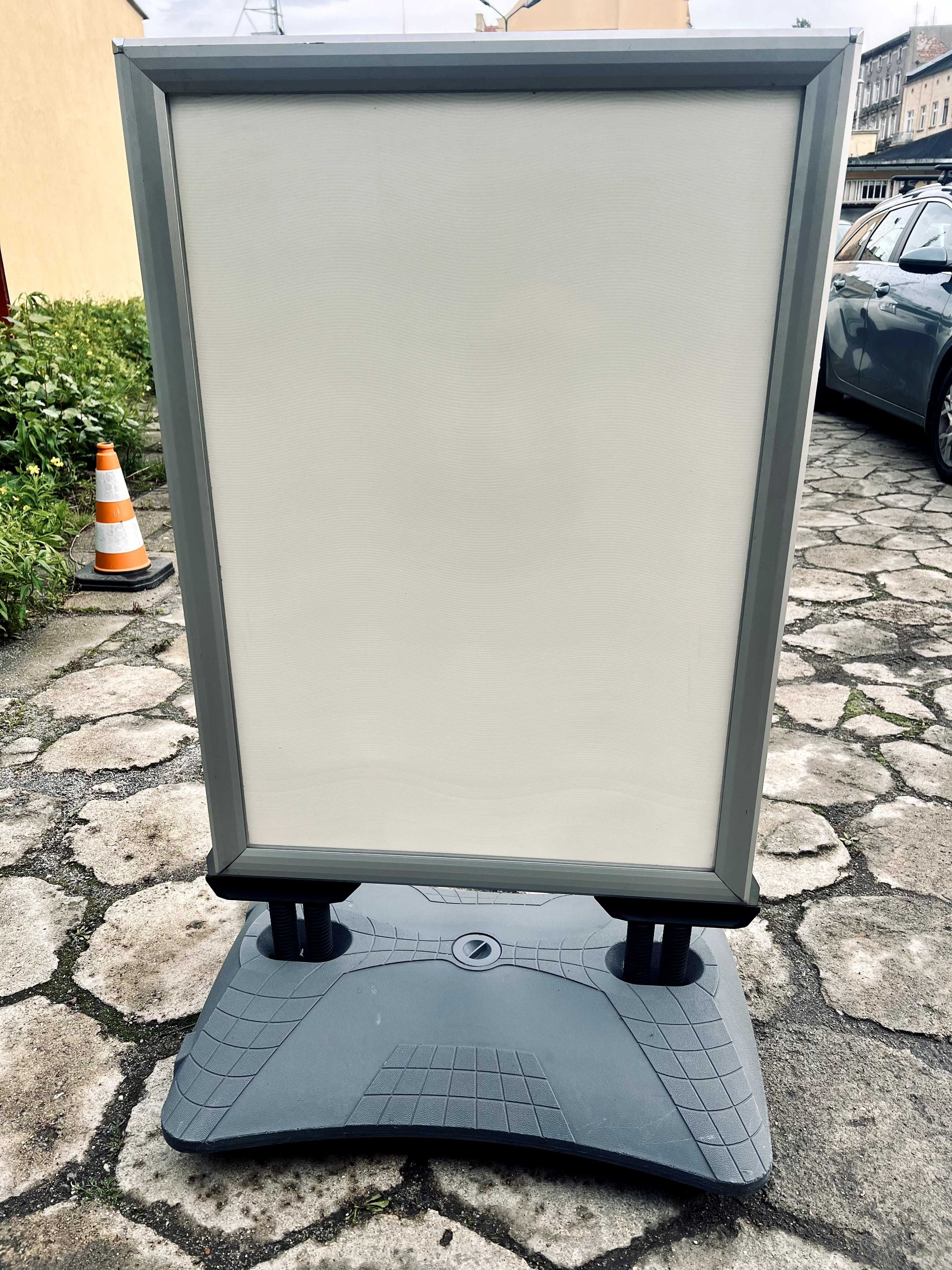 Potykacz A1 stojak reklamowy waterbase z pojemnikiem na wodę