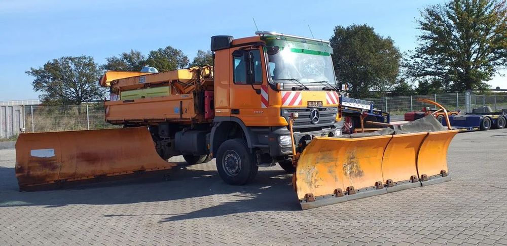 Mercedes-Benz SAMOCHÓD CIĘŻAROWY MERCEDES BENZ 1832 ACTROS - WYWROTKA Z PIASKARKO - SOLARKĄ I PŁUGAMI