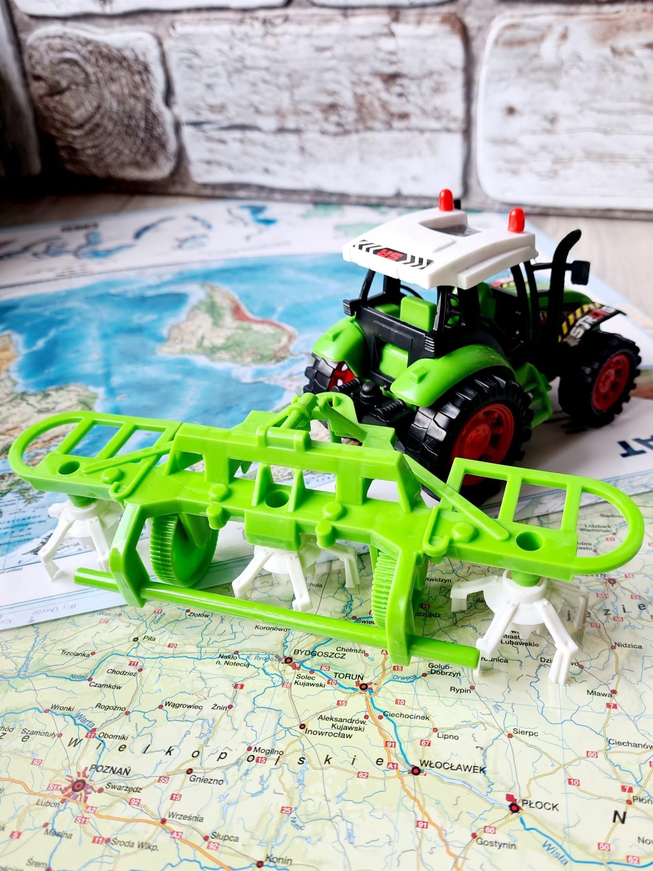Wyprzedaż - traktor z maszyną rolniczą dla dzieci nowy