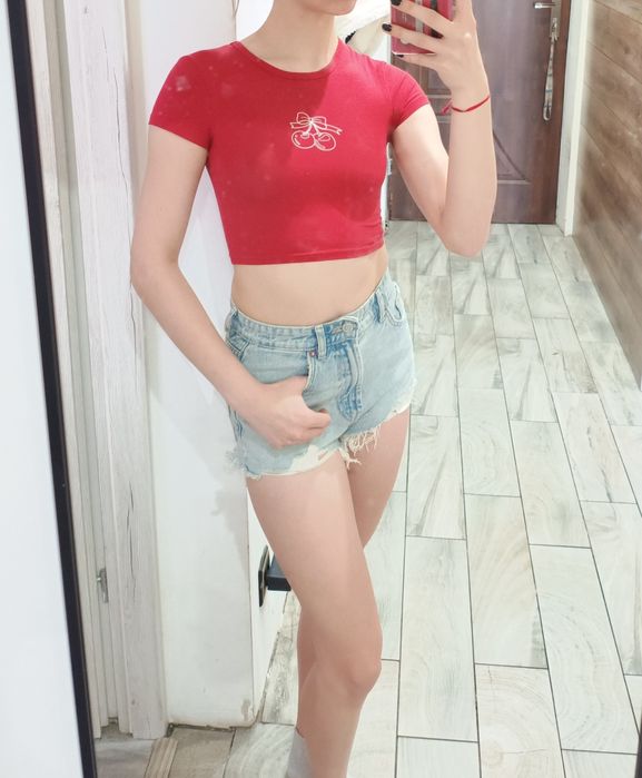 Top czerwony Bershka