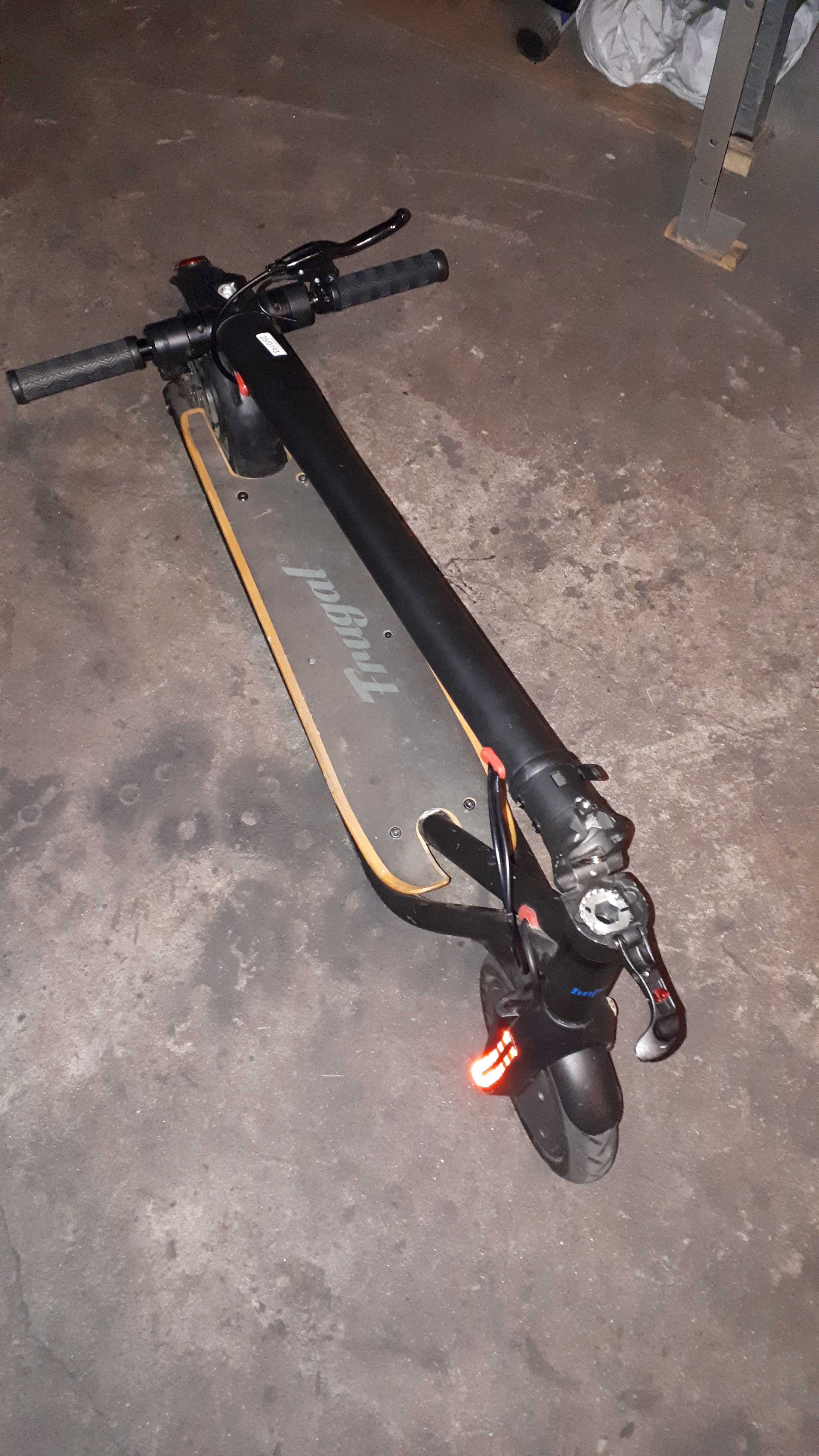Hulajnoga elektryczna  Frugal Impulse