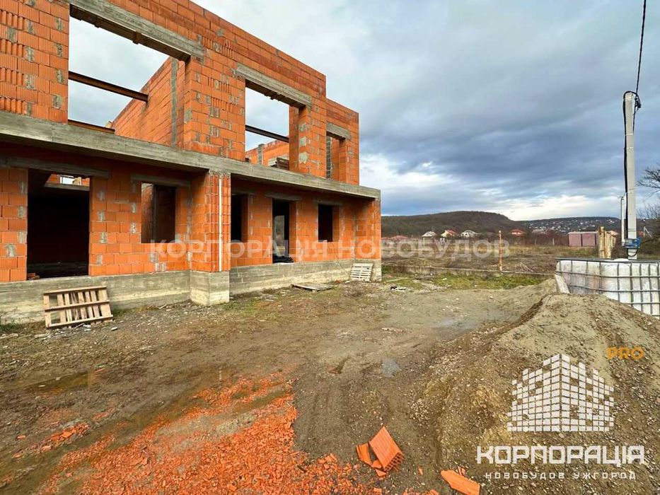 Продаж котеджу з великою ділянкою,3 спальні, поруч ріка, ліс, краєвиди