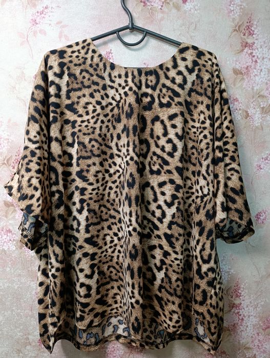 Святкова блуза з приємним принтом